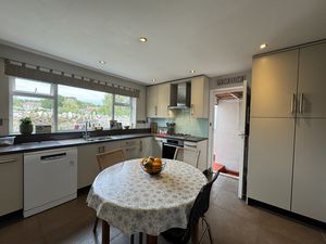 KITCHEN/BREAKFAST ROOM TO CORRIDOR- click for photo gallery